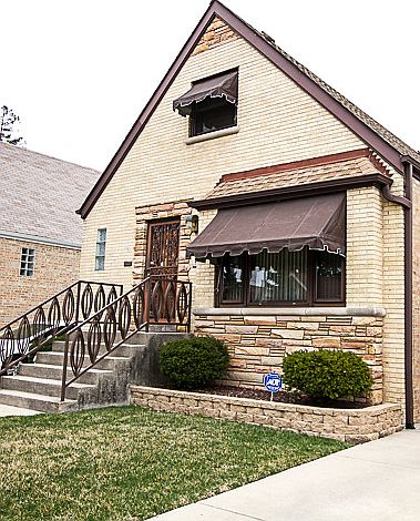 1st image of 3627 N Oconto Ave