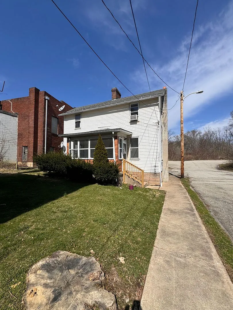 3 Bedroom House for Rent - Minutes from Seton Hill! — Photo 1