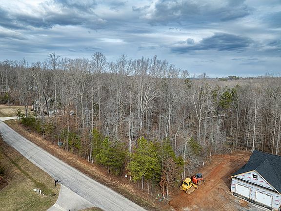 3rd image of Briarwood Dr