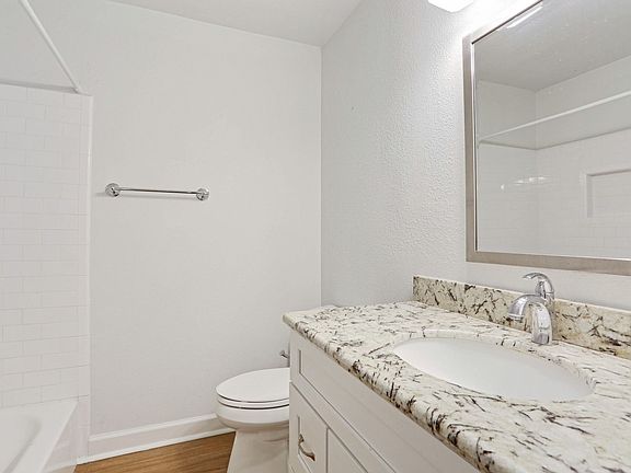 5th image of 1028 S Carrollton Ave APT B