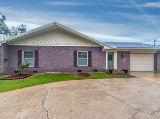 408 S State St, Abbeville, LA 70510