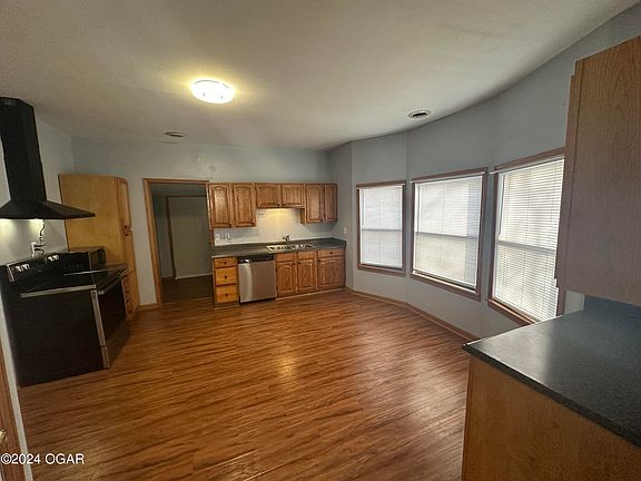 5th image of 407 N Tom St
