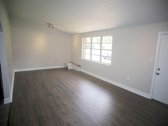 3rd image of 6260 Tulip Dr