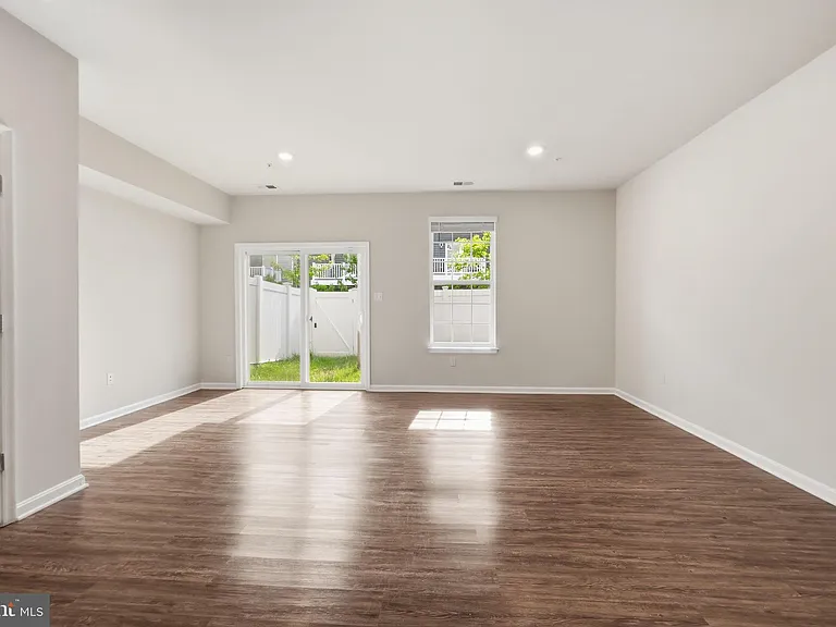 1806 Kellington Ct — Photo 5