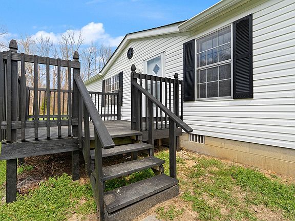3rd image of 2202 W County Road 550 S