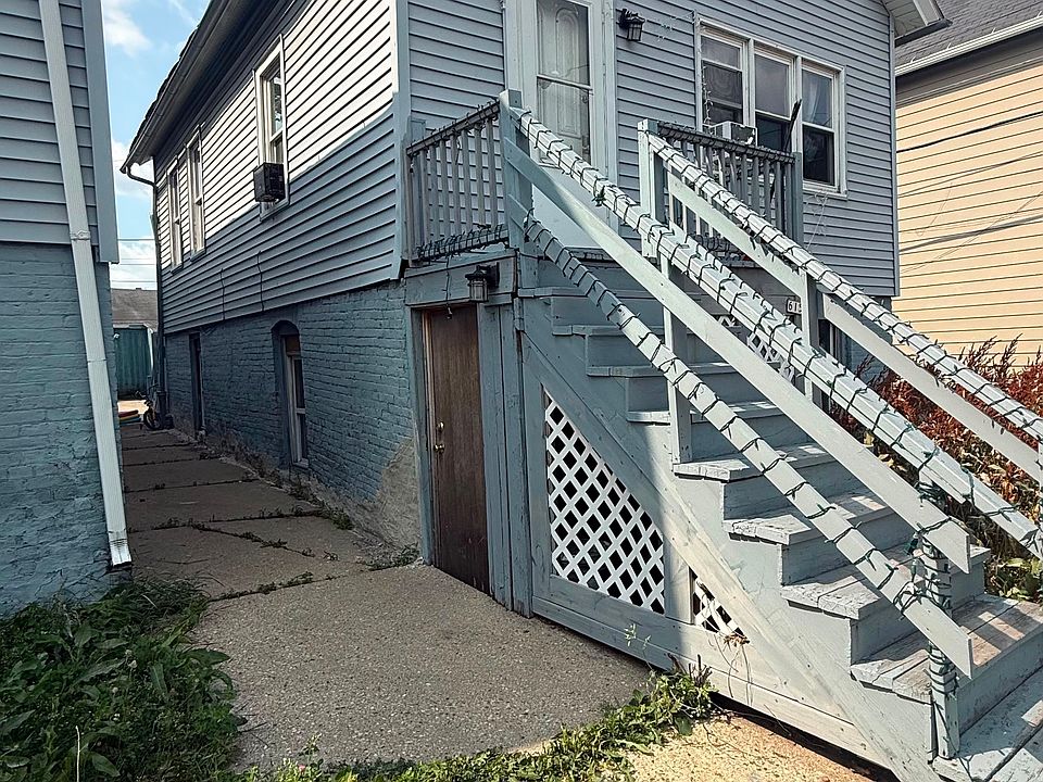 1st image of 615 W Maple St