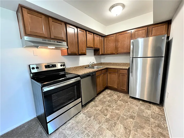 Charter Oaks Apartments — Photo 99
