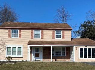 15 Potter Ln, Willingboro, NJ