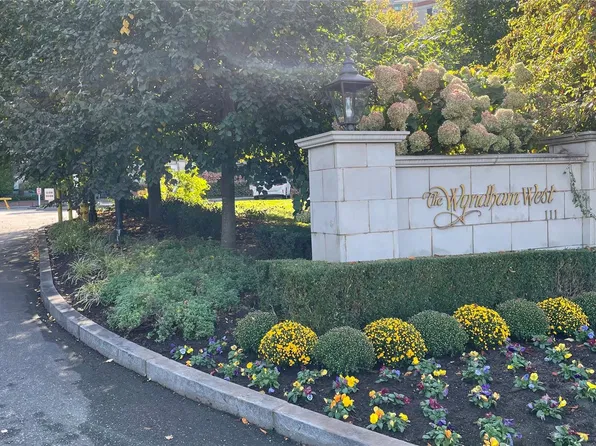 111 Cherry Valley Avenue #702 W, Garden City, NY 11530