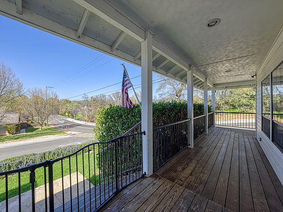 5th image of 805 Jerry Dr
