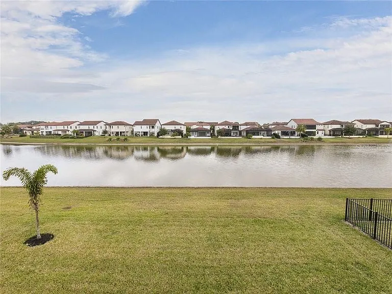 10511 Royal Cypress Way — Photo 32