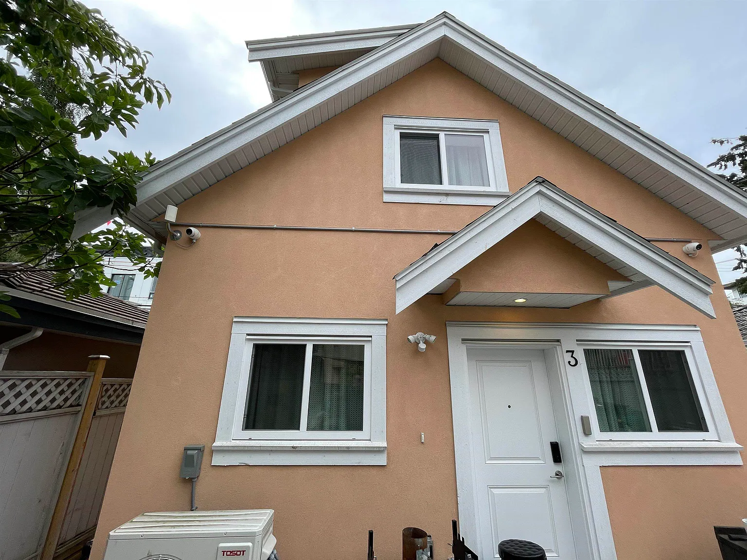 2 bed, 700 sqft, $2,788 — Photo 1