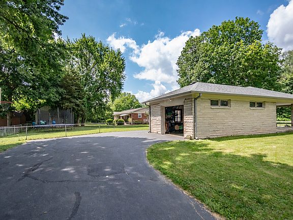 3rd image of 9895 Haverstick Rd