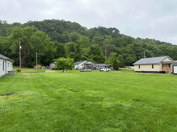 914 S 10th St, Ironton, OH 45638