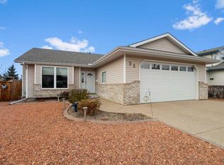 22 S Ansett Cres, Red Deer, AB T4R2L9