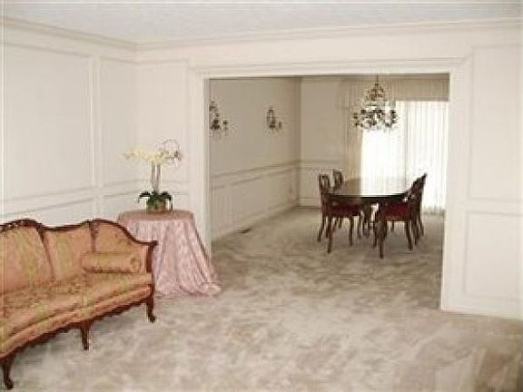 4th image of 5529 Forest Ln