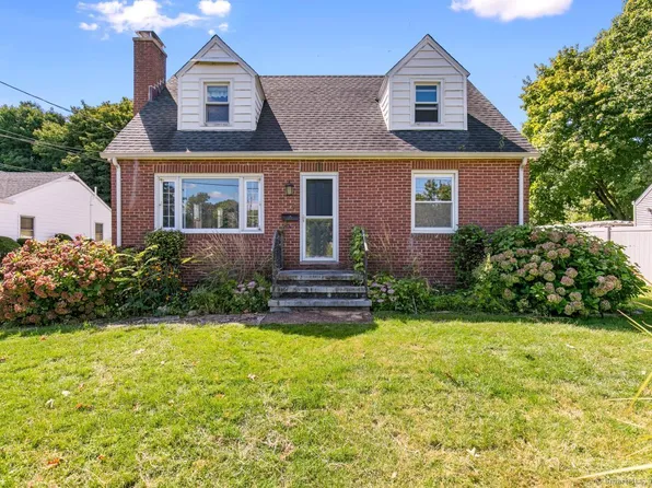 6 Reynolds Avenue, Branford, CT 06405