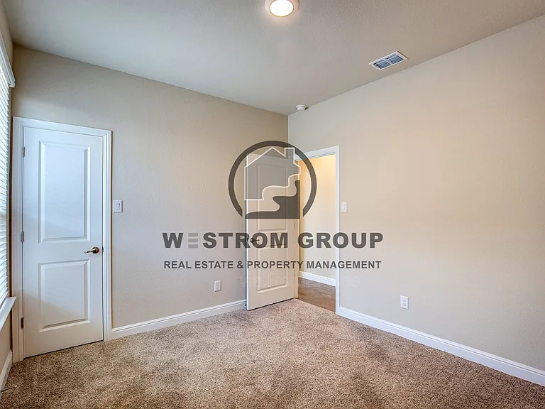 820 Greenford Mnr — Photo 37