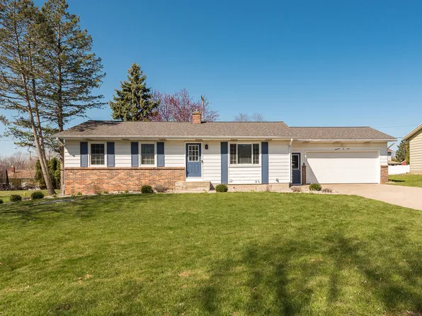 1909 Rowland Ave SE, Kentwood, MI 49546