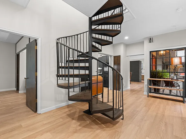 211 Wendwood Dr — Photo 18