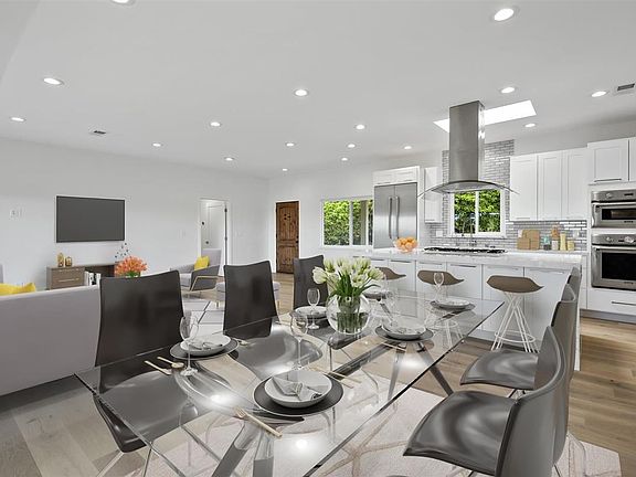 4th image of 2190 Queens Ln