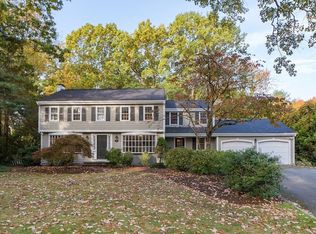 17 Wildflower Rd, Barrington, RI 02806