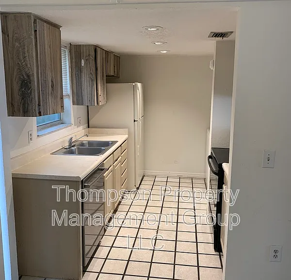 1736 E Mulberry Dr — Photo 4