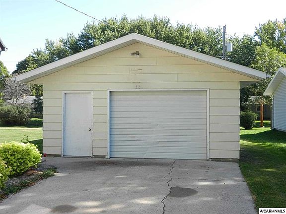 3rd image of 3057 Pine Ave