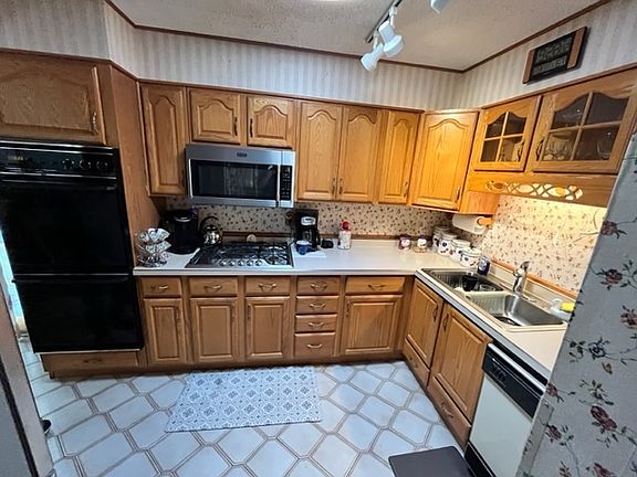 3rd image of 222 E Streamwood Blvd