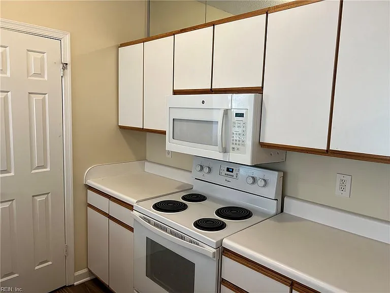 3201 Jade Ct #304 — Photo 15