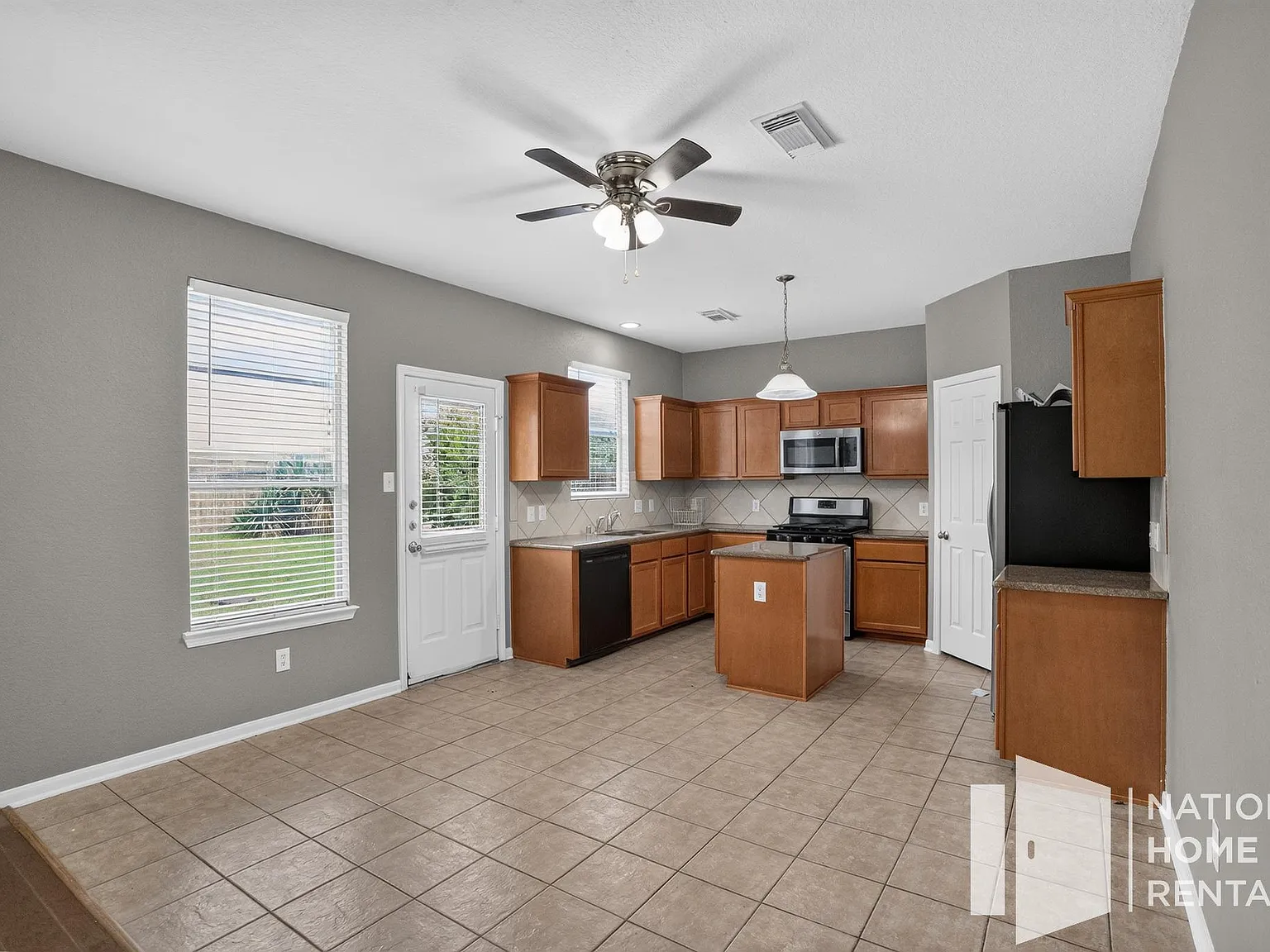 5 bed, 2497 sqft, $2,387 — Photo 3