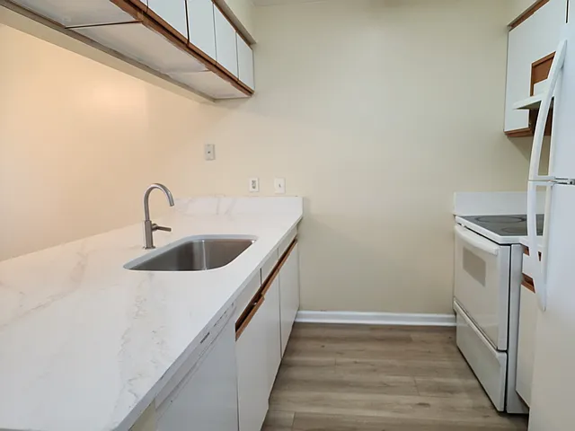 5326 Lake Victoria Arch — Photo 6