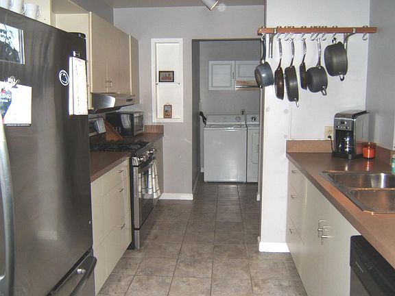 3rd image of 3414 Burch Ave #1