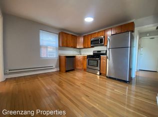 2122 Pine St APT 3R, Philadelphia, PA 19103
