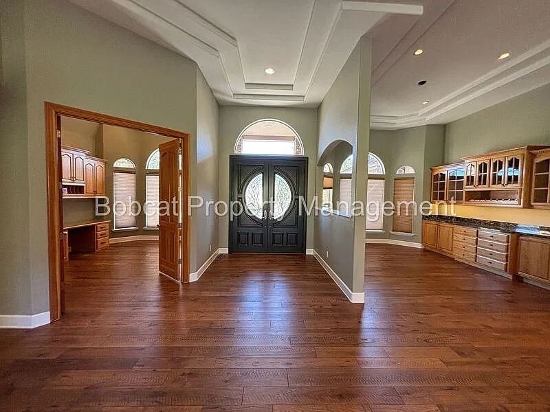 3 bed, 2.0 bath, 2777 sqft, $3,903 — Photo 3