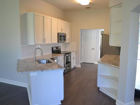 3rd image of 4508 Hanover Park Dr