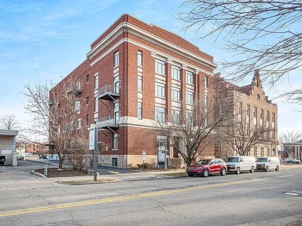 17 W 10th St Unit 380, Holland, MI 49423