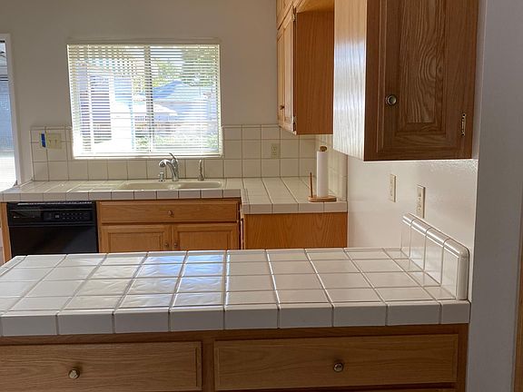 4th image of 857 Selby Ln