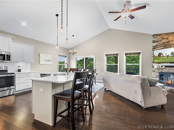 5th image of 32 Ledgeview Dr