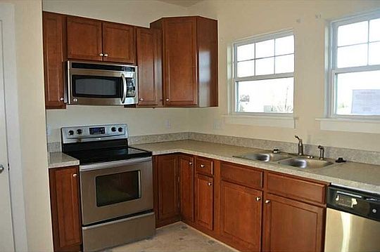 2nd image of 220 Craftsman Cir