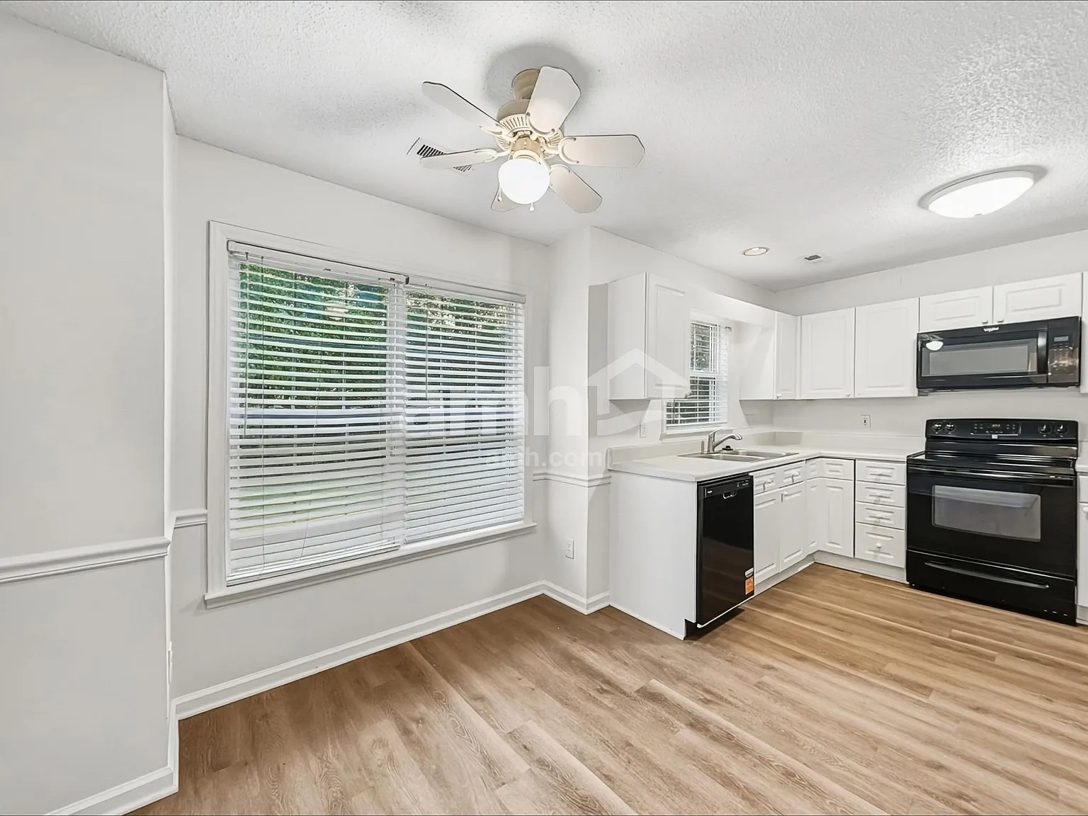 4 bed, 2.5 bath, 1820 sqft, $2,125 — Photo 4