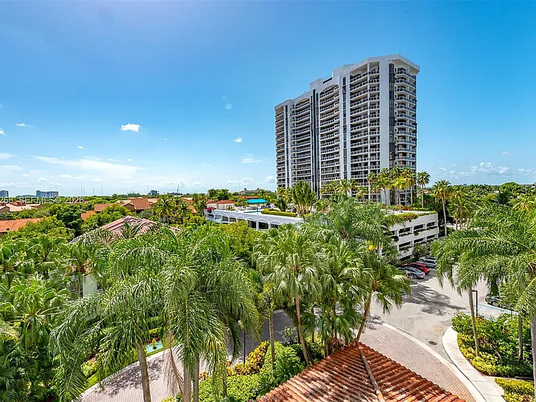 3610 Yacht Club Dr #511 — Photo 12