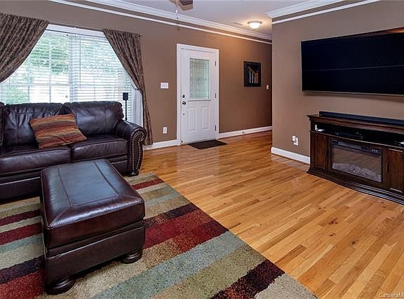 4th image of 2404 Oak Hill Village Ln