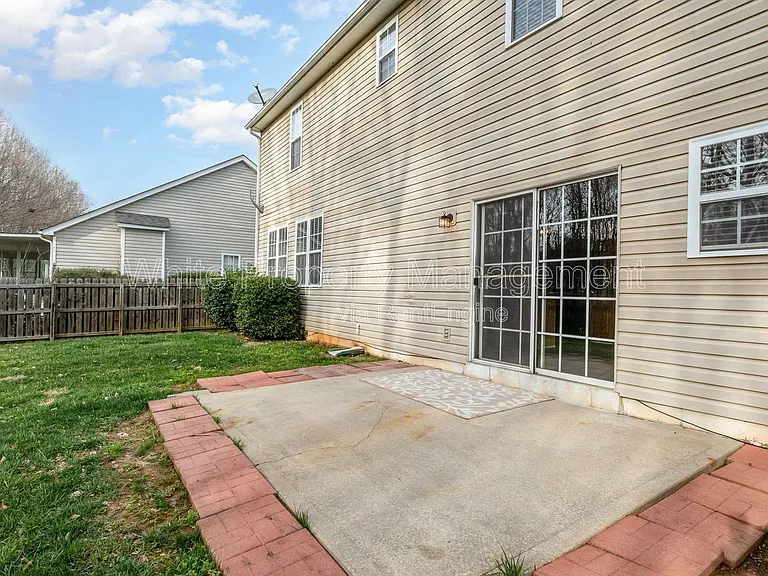 17304 Commons Crossing Dr — Photo 23