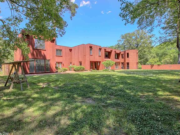 2nd image of 4 Elmwood Cir