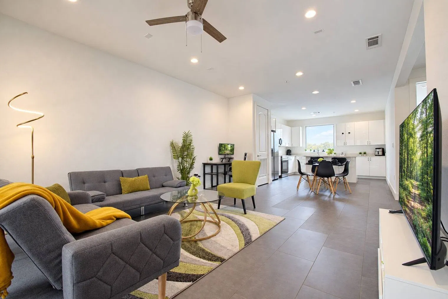 2 bed, 2.0 bath, $3,637 — Photo 4