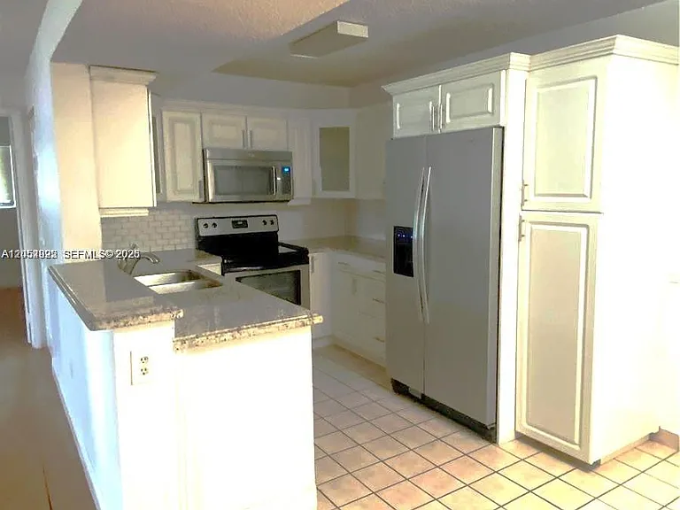 300 Palm Cir W #208 — Photo 19