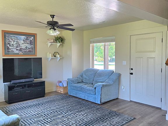 4th image of 601 W 150 N #25