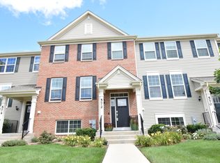 572 Cimmaron Cir, Crystal Lake, IL 60012