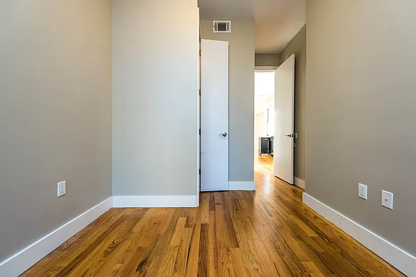 Rented by Nooklyn NYC LLC | media 24